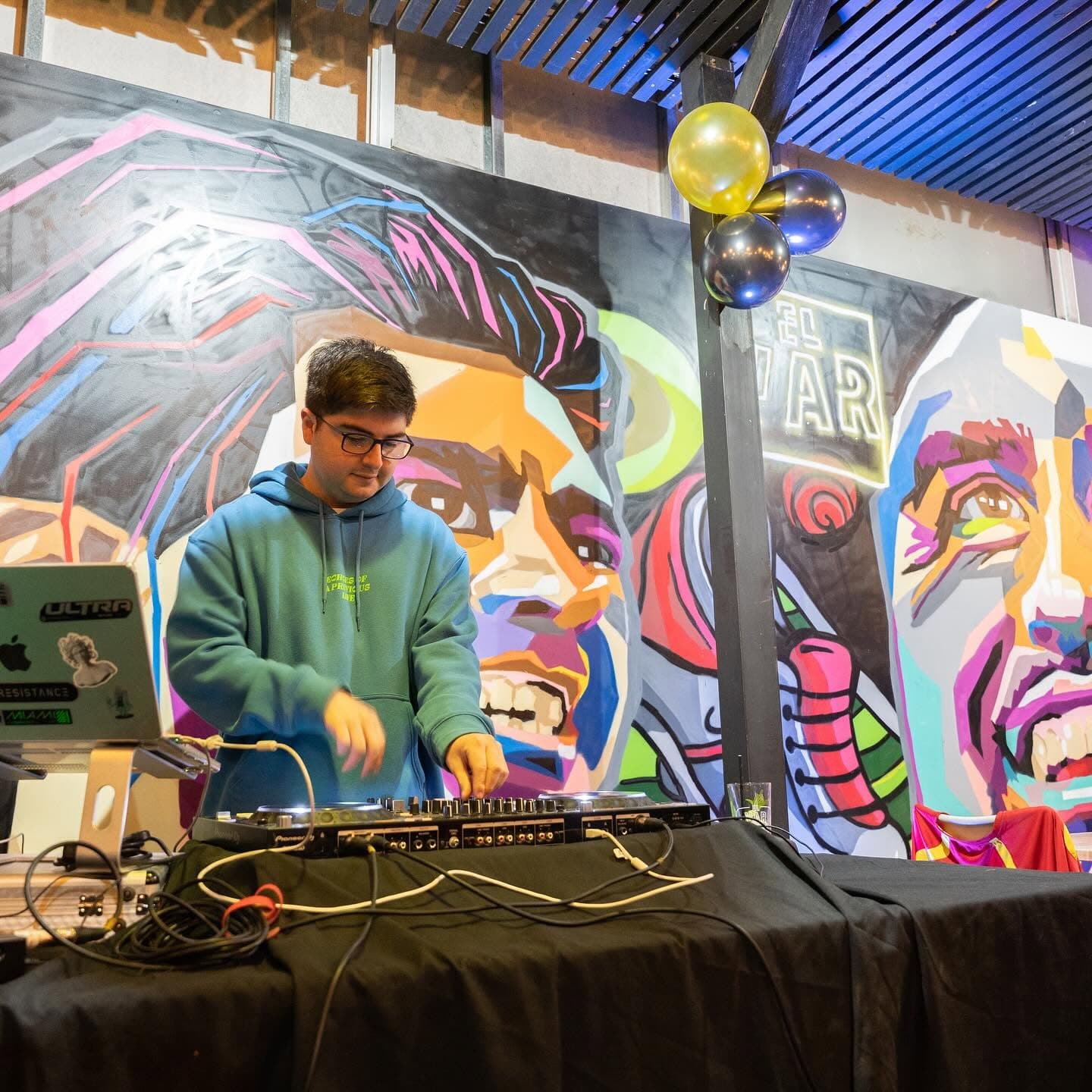 Música y DJ en EL VAR